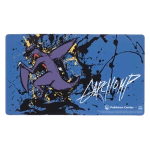 Center OMOCAT Carchacrok Playmat — Pokémon (Anglais)